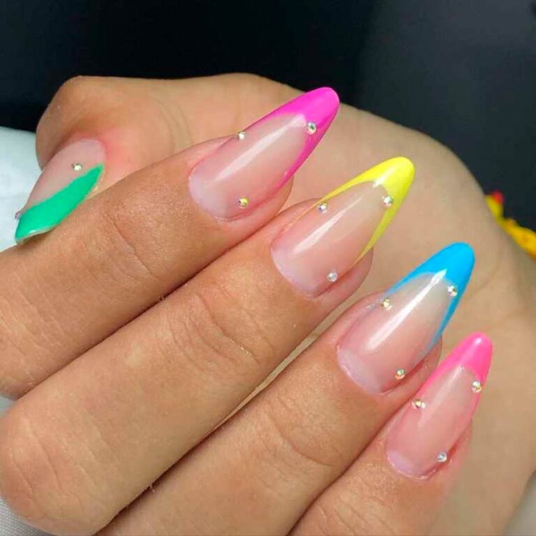 Unhas de Carnaval 2026: 70 ideias Coloridas, decoradas, Neon e com glitter
