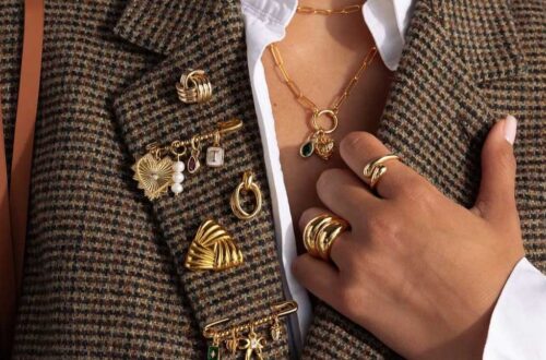 broches na lapela do blazer